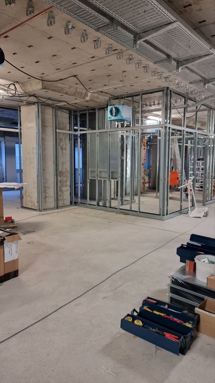 renovation-of-a-laboratory-in-lmu-klinikum_stage_2_installation_frames_3